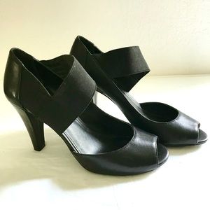 Kenneth Cole Reaction Women's Shell We Go Pumps